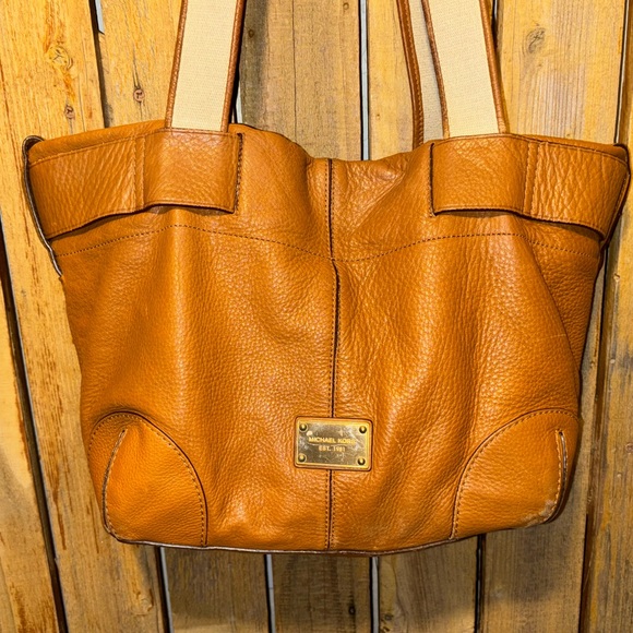 Micheal Kors Brown Leather Shoulder Bag - Picture 3 of 13